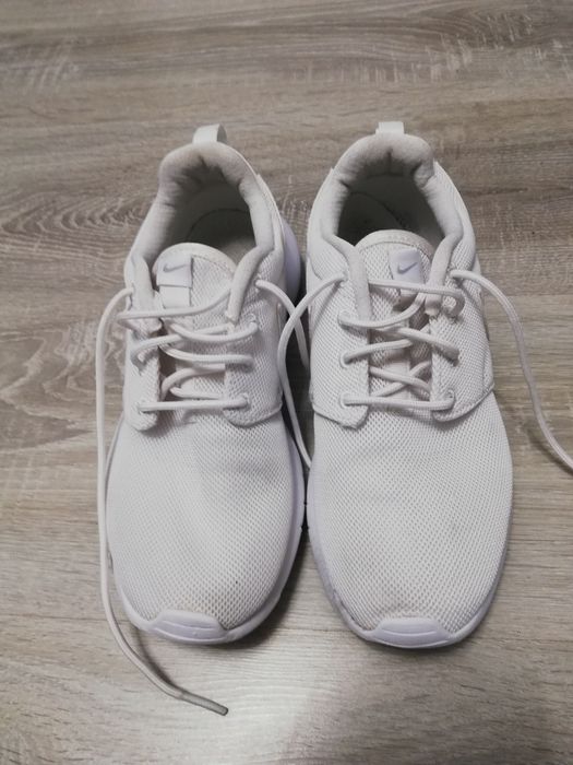 Adidasy damskie białe Nike Roshe One. R. 36,5.