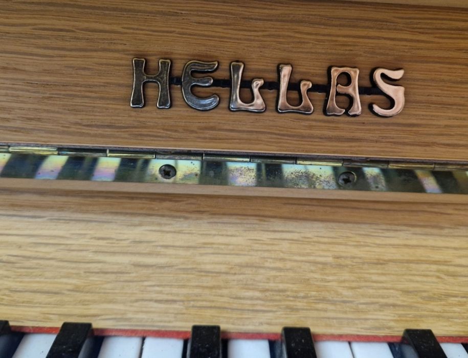 Fińskie pianino Hellas M110