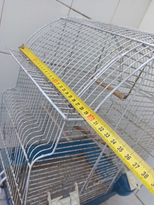 Gaiolas para aves com bebedouro, comedouro e poleiros
