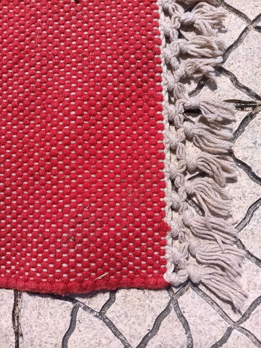 Tapete tecelagem vermelho