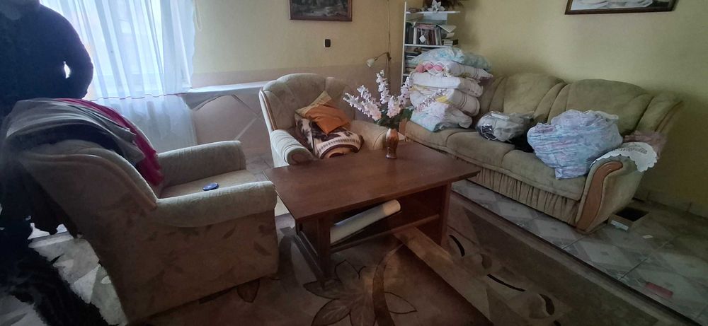 Meble z pokoju dziennego i sypialni