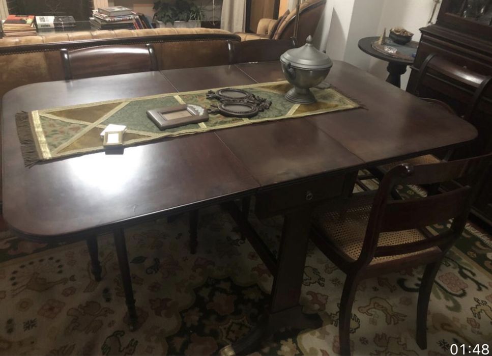 Moveis sala de jantar completa. Mesa, 6 cadeiras e movel.