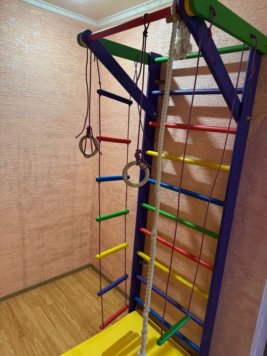 Шведська стінка дитяча