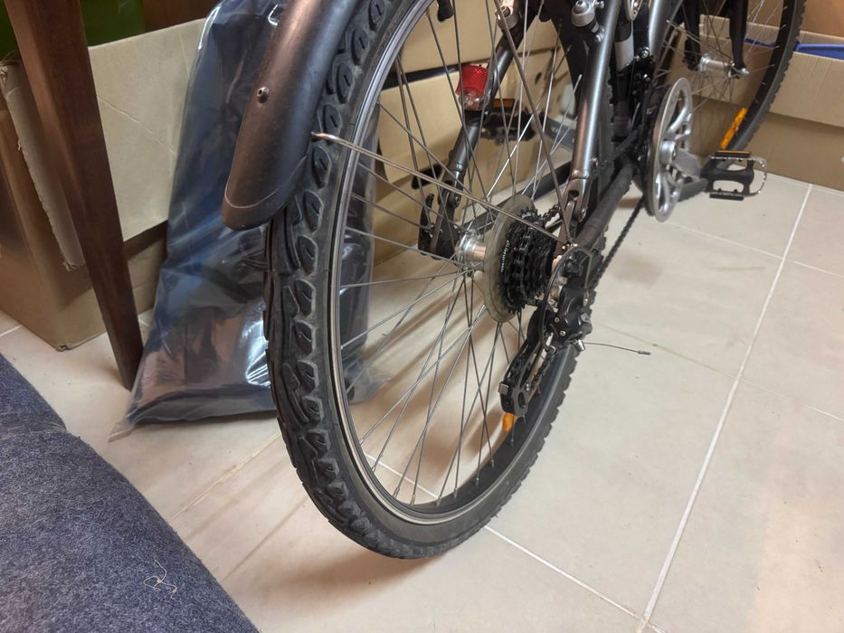 Bicicleta urbana ou de senhora da Decatlhon com suspensão total  - COMO NOVA