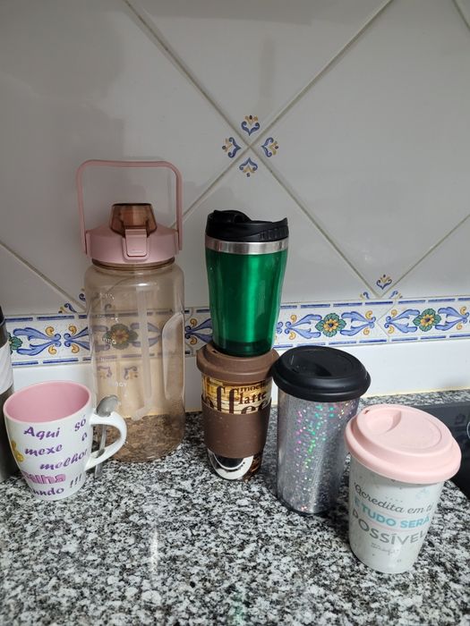 Canecas ,garrafas e copos
