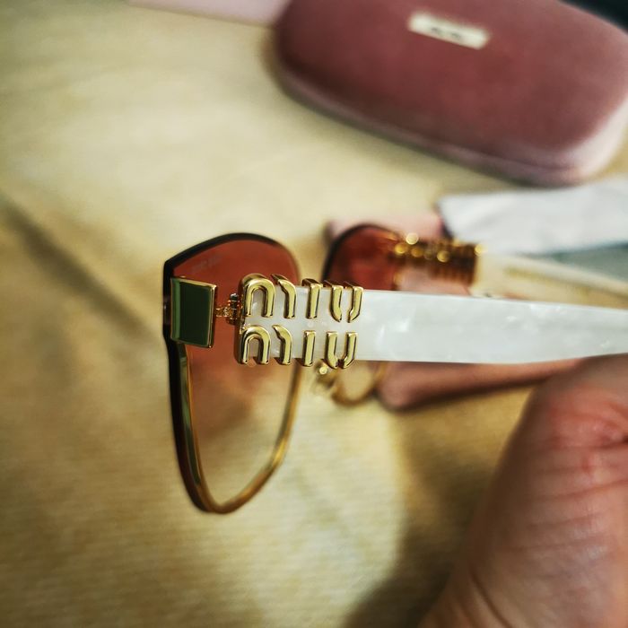 Okulary przeciwsłoneczne miu miu