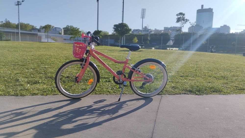 Bicicleta menina 6 a 9 anos roda 20