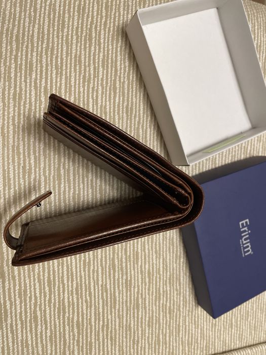 Carteira em pele castanha nova