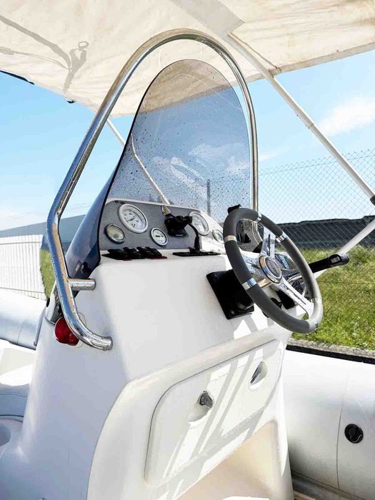 Barco Semirígido VALIANT 570 - Motor MERCURY 100 cv  com atrelado NOVO