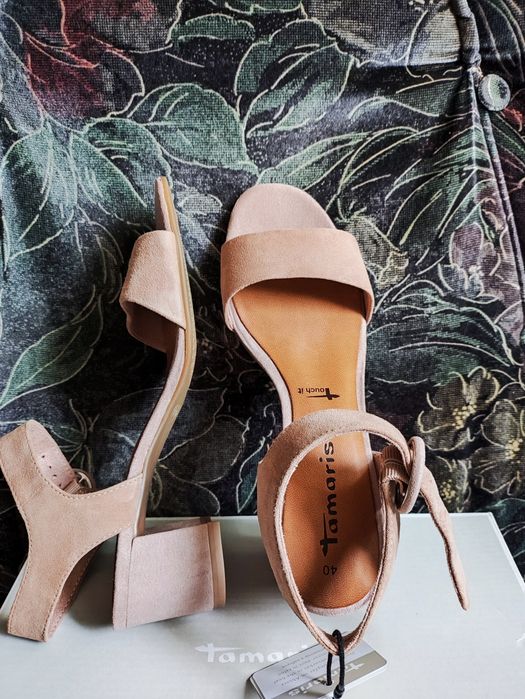 Чудові  замшеві босоніжки НОВІ! Фірми Tamaris.