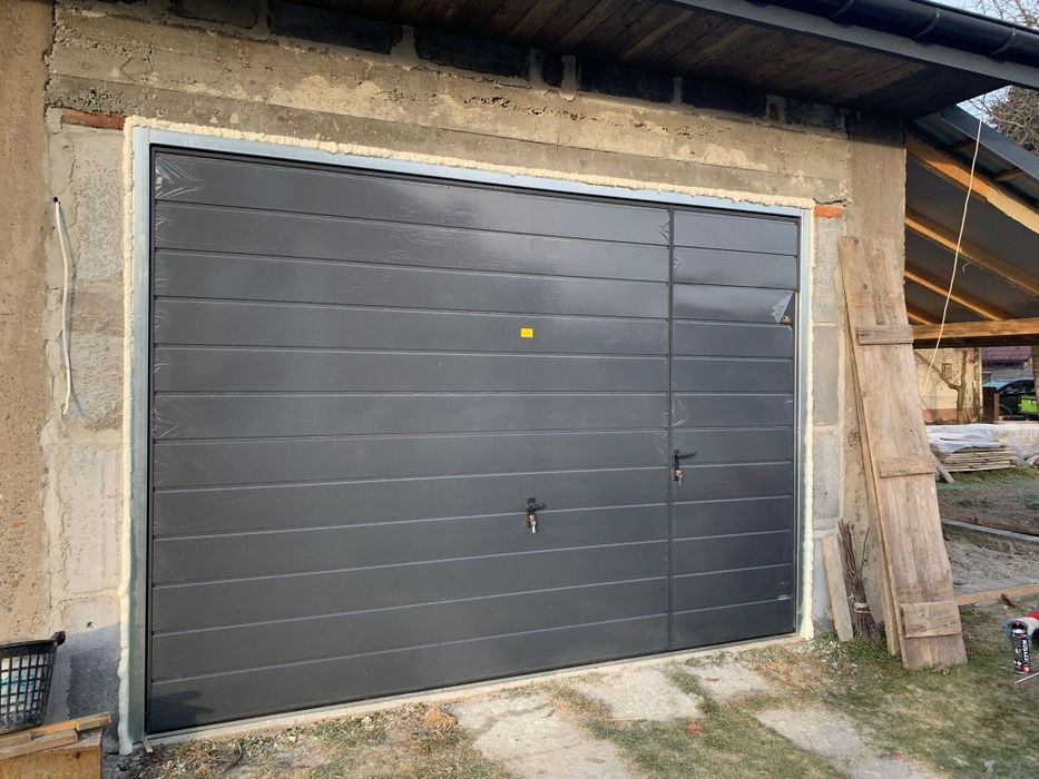 Drzwi Brama Garażowa Producent Montaż otwierane do środka