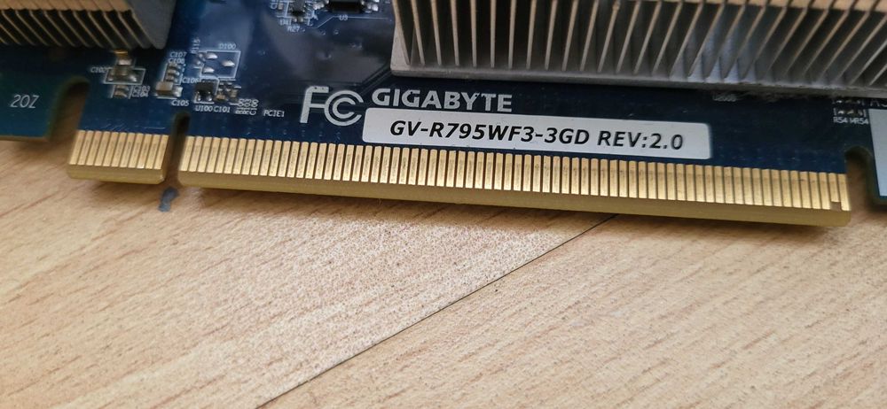 Karta graficzna Gigabyte Radeon HD 7950, 3GB DDR5