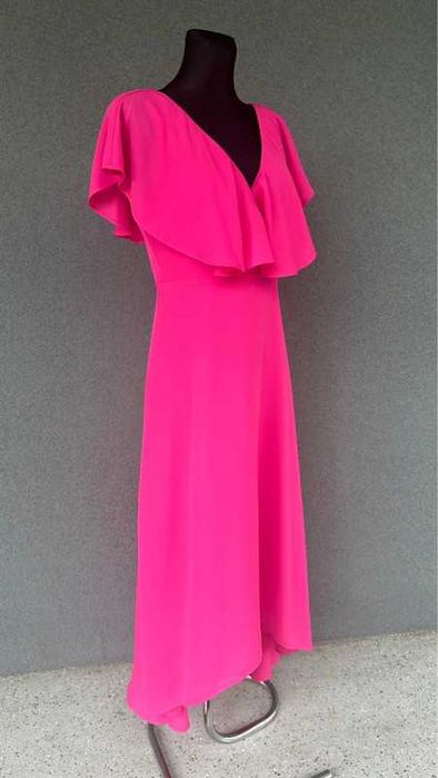 Śliczna sukienka asymetryczna maxi długa z falbaną fuksja róż wesele