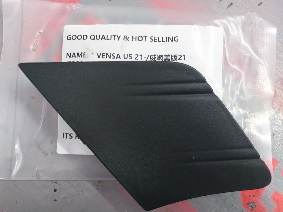 Заглушка в бампер Toyota Venza 2021+