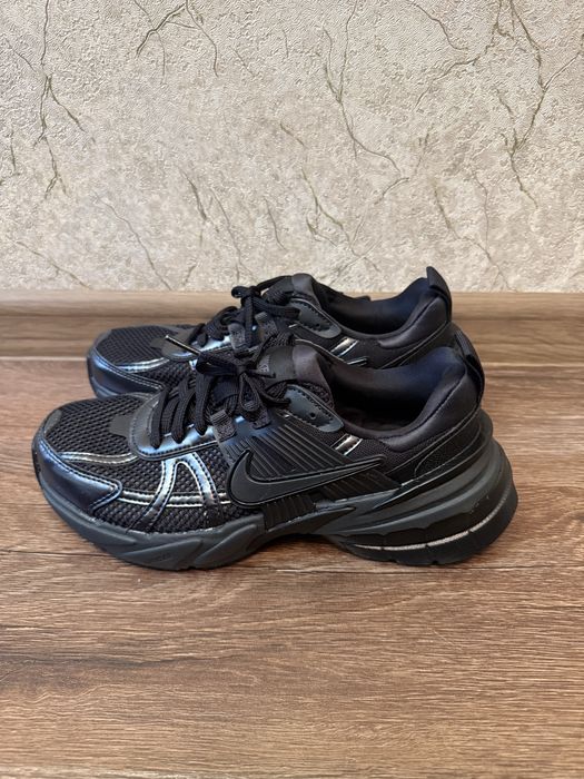 Кросівки Nike V2K run black оригінал