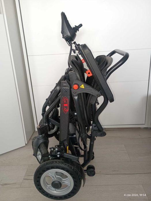 Lekki wózek inwalidzki elektryczny