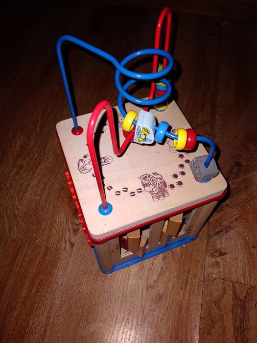 Zabawki dla beżowego dziecka