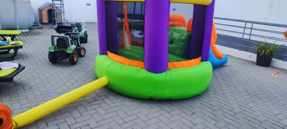 Vendo Insuflável com escorrega