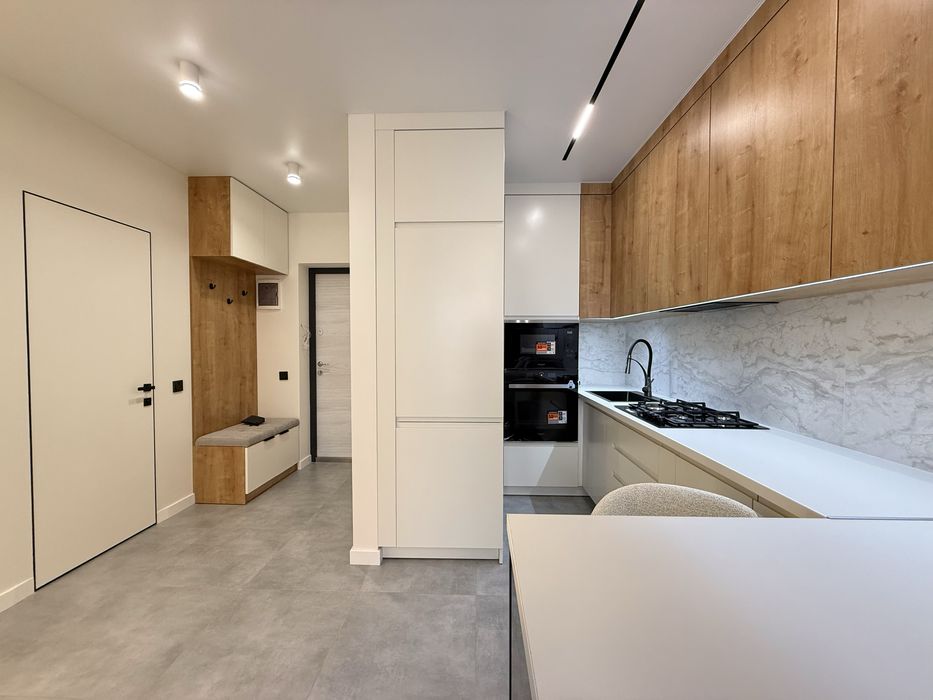 Продаж квартири з ремонтом біл парку та озера