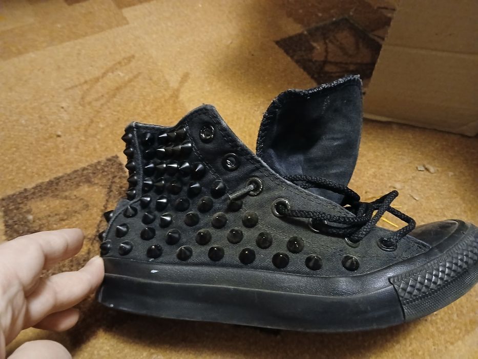 Продам конверси для дівчинки розмір 36.5