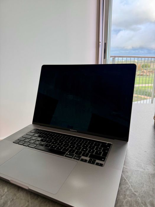 MacBook Pro 16" (2019) - Core i7 / 16GB RAM / 512GB / Teclado Francês