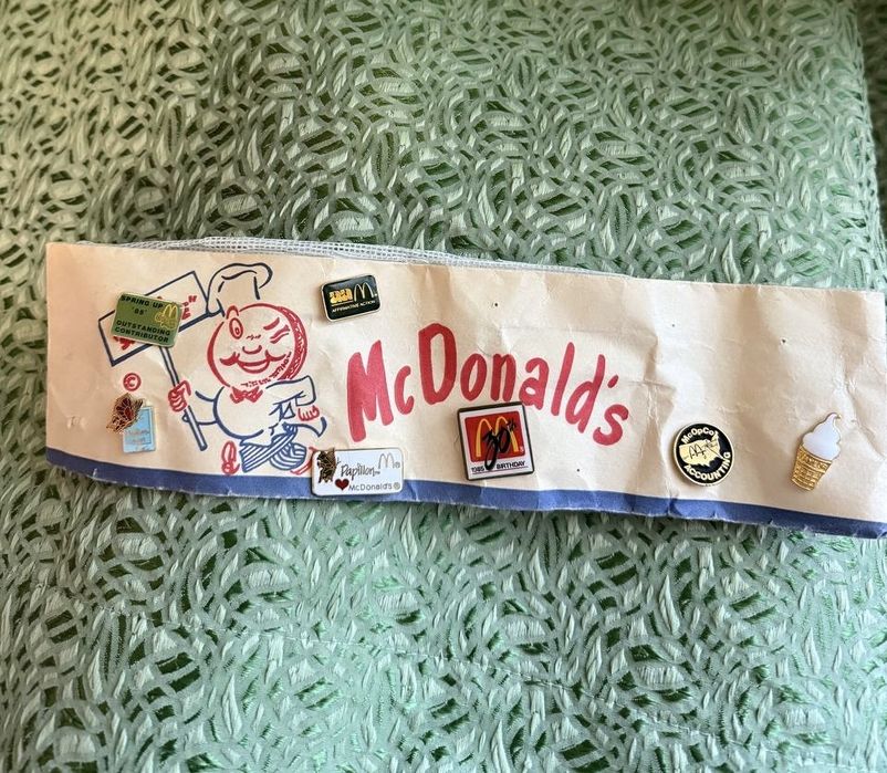 коллекция винтажных значков McDonald's ( Мак Дональдс )