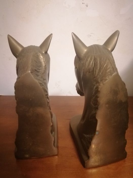 Cerra-livros cabeças de cavalo