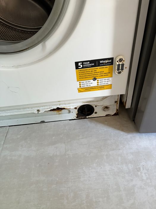 Máquina de lavar roupa inbutida usada