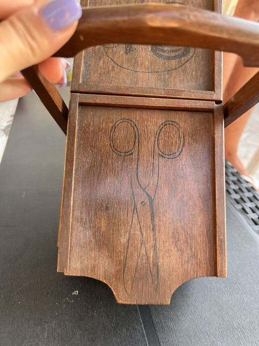 Caixa de costura em madeira antiga