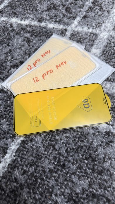 Продаю защитные стекла на Iphone 12 pro max ,3 шт