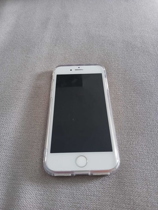 iPhone 8 in excellent condition64738131760642121
