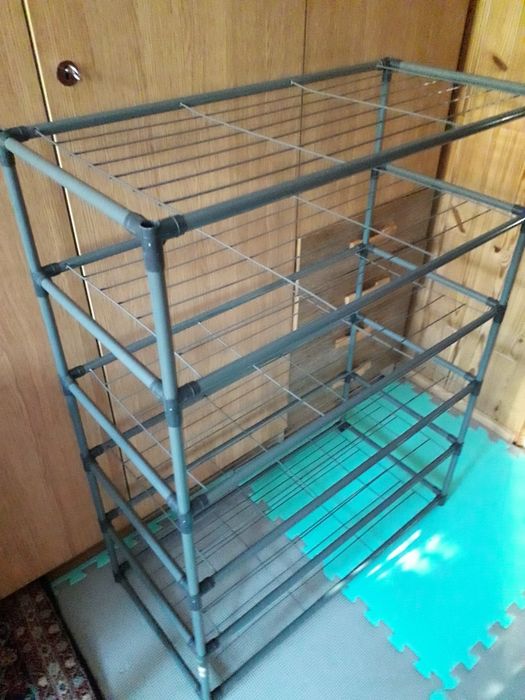 Lekki metalowy regał na buty