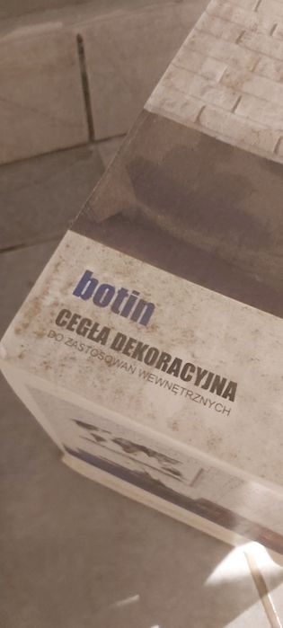 Biała cegła dekoracyjna