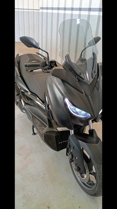 Scooter média cilindrada em excelente estado