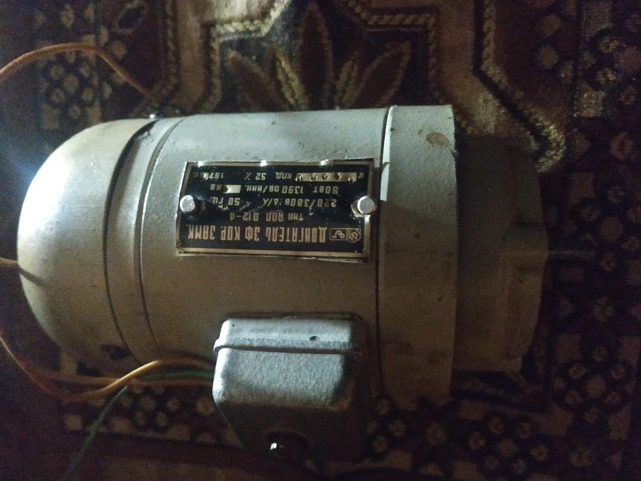 Продам трёхфазный электродвигатель АОЛ012-4