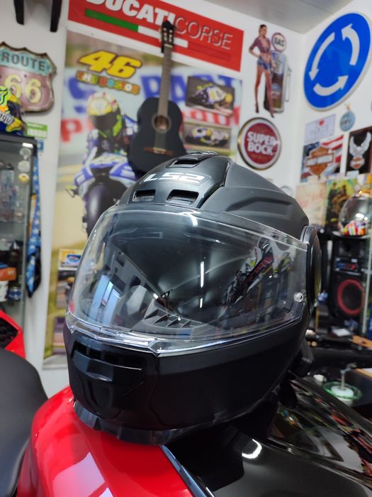 Capacetes como novos marca LS2