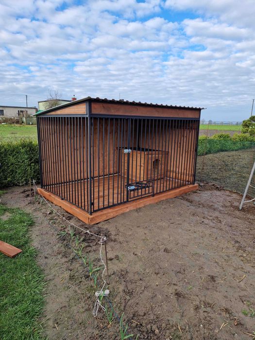 Kojce dla psów na wymiar – solidne wykonanie / Producent