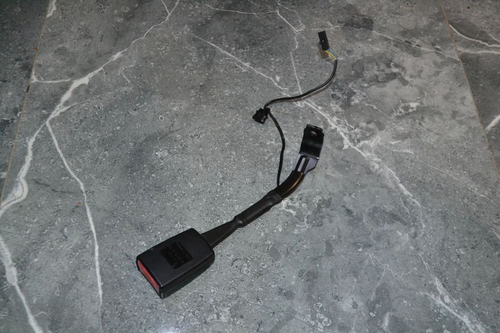 VW PASSAT B6 GOLF V ZAPIĘCIE PASA BEZPIECZEŃSTWA PRAWY PRZÓD 1K3857756AK