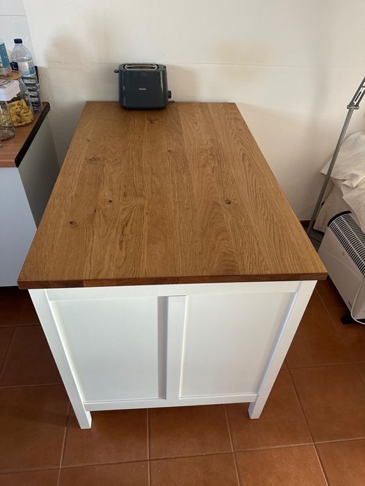 Ilha de cozinha IKEA TORNVIKEN – branco-bege/ carvalho  com 2 cadeiras ROSENTORP