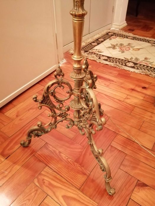 Candeeiro de Pé Alto, bronze trabalhado, com Abajur Veludo (Vintage)