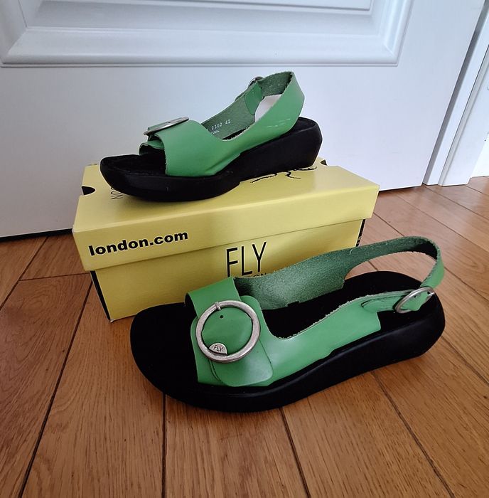 Sandaly fly London