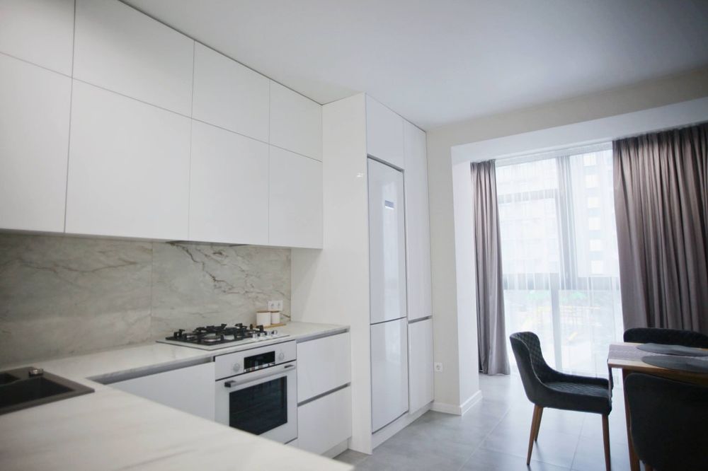 Озеро! Парк! Центр! 
Стильна двохстороння квартира біля озера