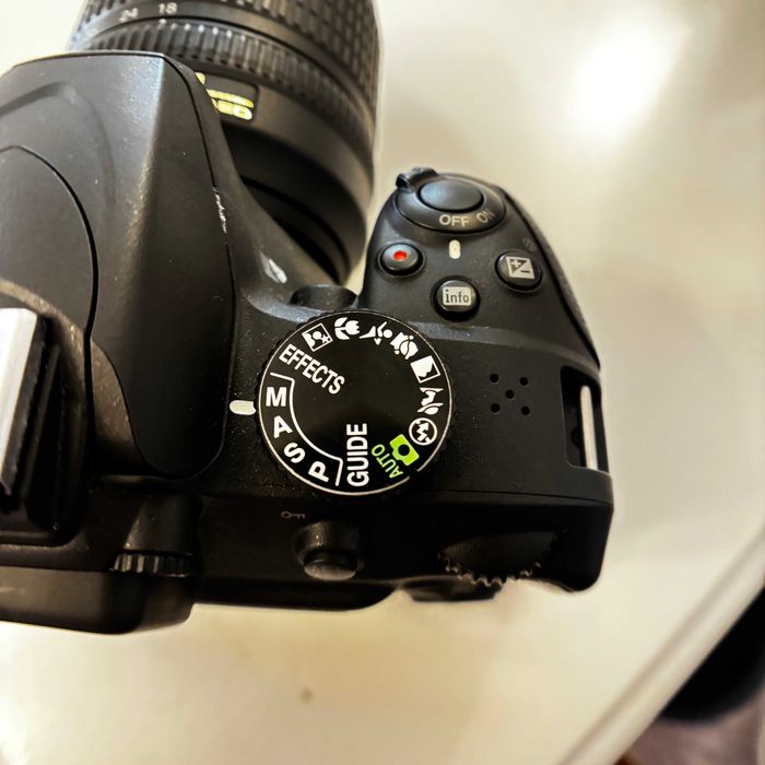 Máquina Fotográfica Reflex NIKON D3400 (Lente 18-105mm)