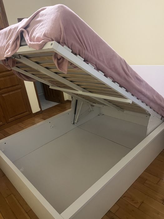 Cama de casal com baú  + colchão 150€