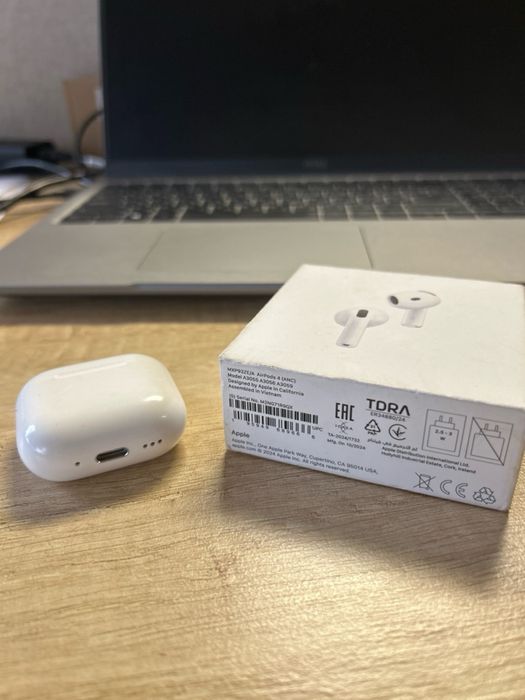 Apple AirPods 4 з активним шумозаглушенням (ANC)