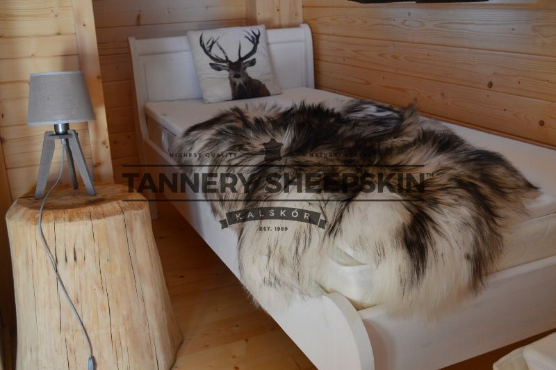 Skóra Owcza Island Muflon Czarny 111-130cm Dywanik Biało - Czarna