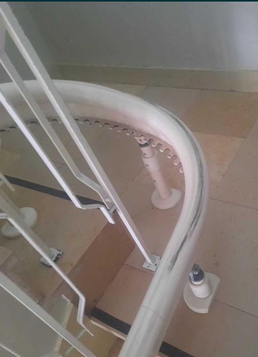 Cadeira elevatória de escada. PORTELEVA