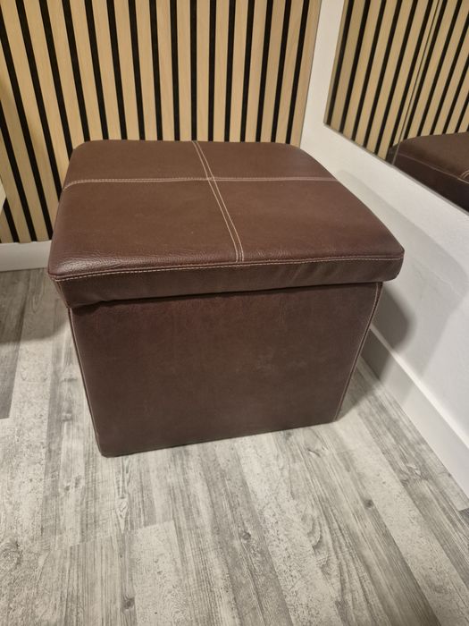 Conjunto 4 cadeiras lacadas de pele e puff