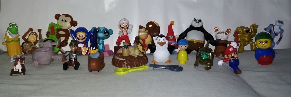 Lote de bonecos / brinquedos diversos64737912889090122