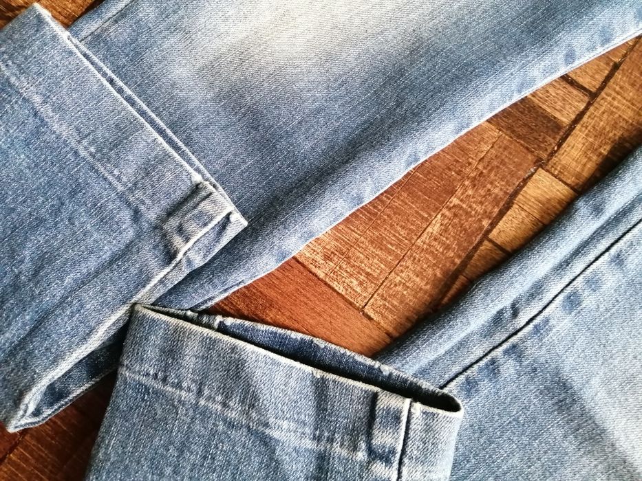 Niebieskie jeansy Acne
